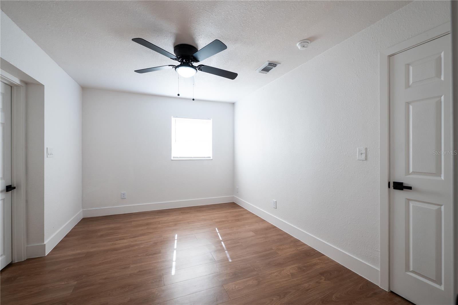 Image 27 of 42 For 5248 King Street