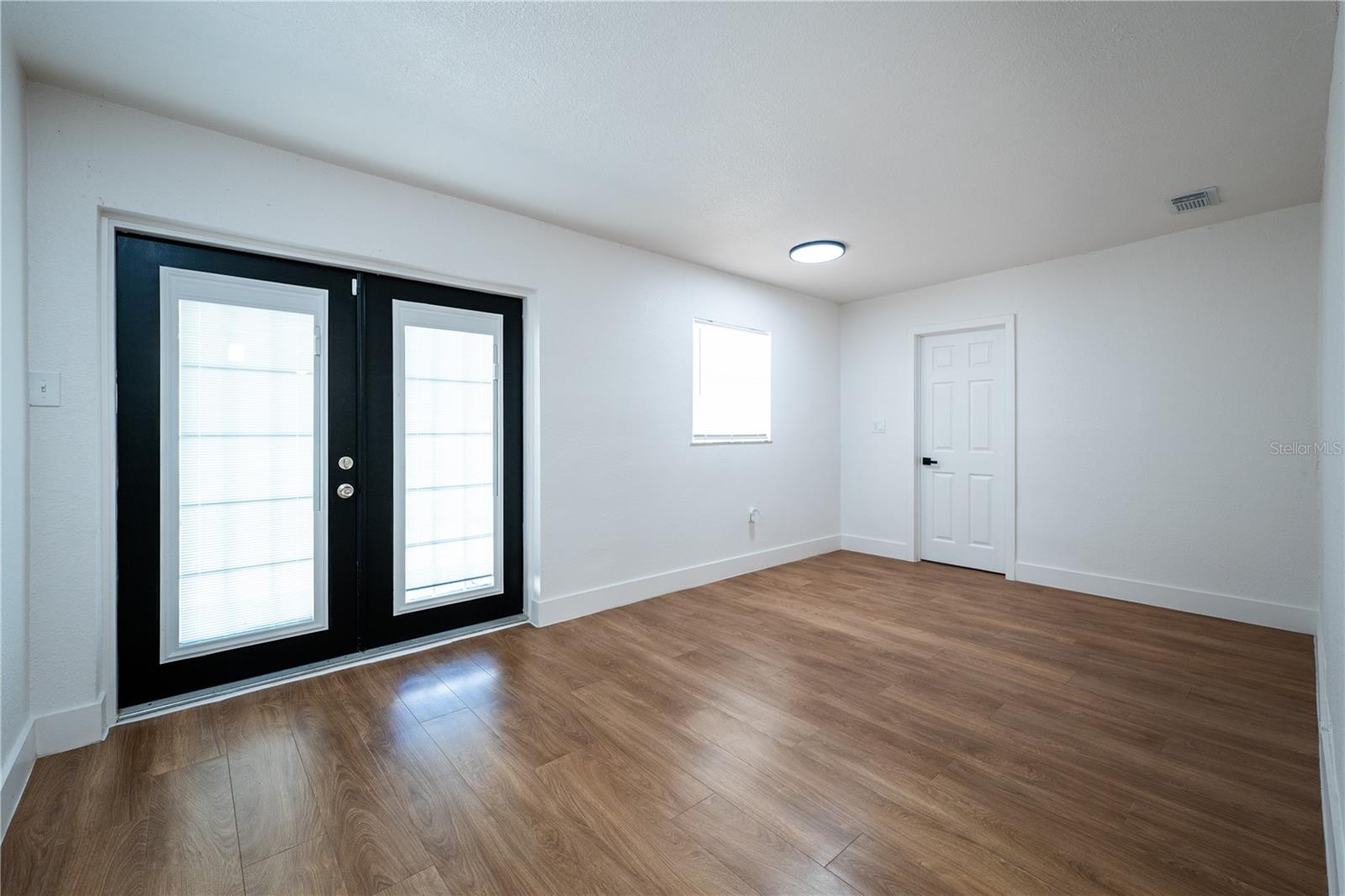 Image 37 of 42 For 5248 King Street