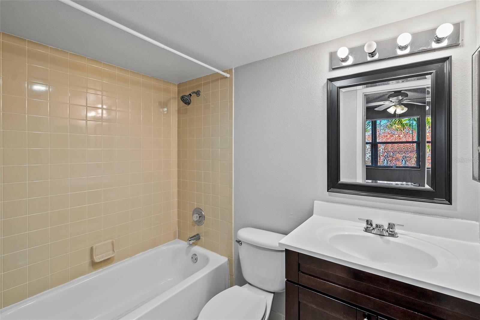 Image 19 of 36 For 1918 Pelican Landing Boulevard 1125