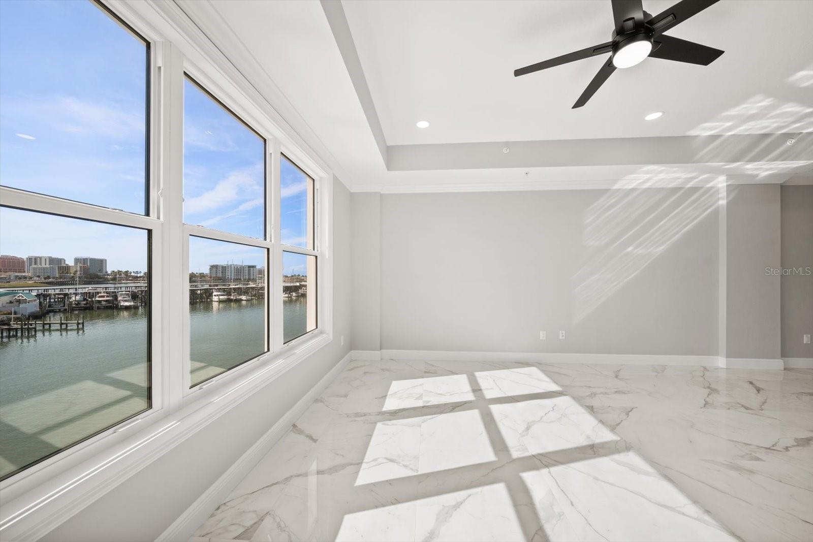 Image 11 of 48 For 211 Dolphin Point 301