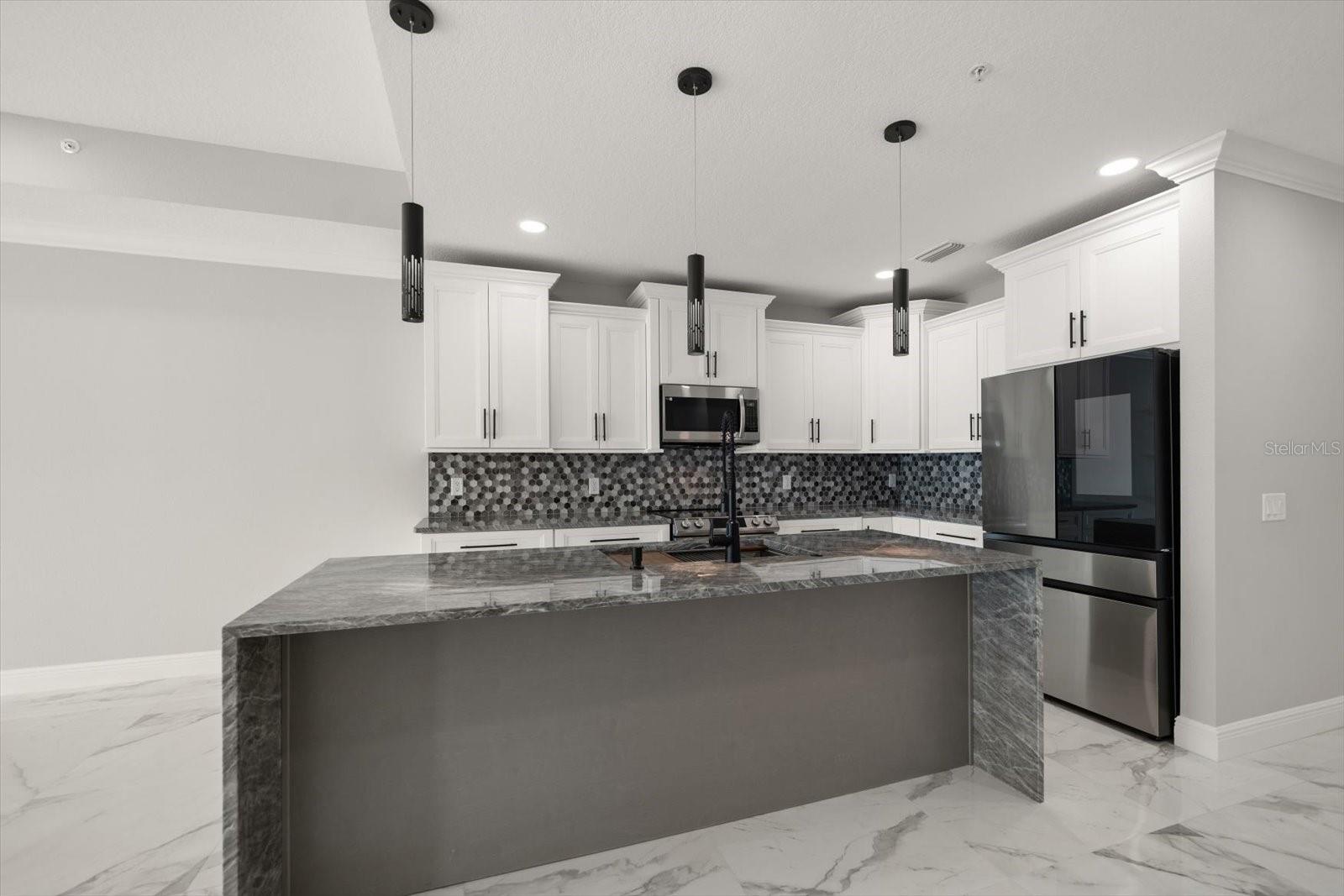 Image 13 of 48 For 211 Dolphin Point 301