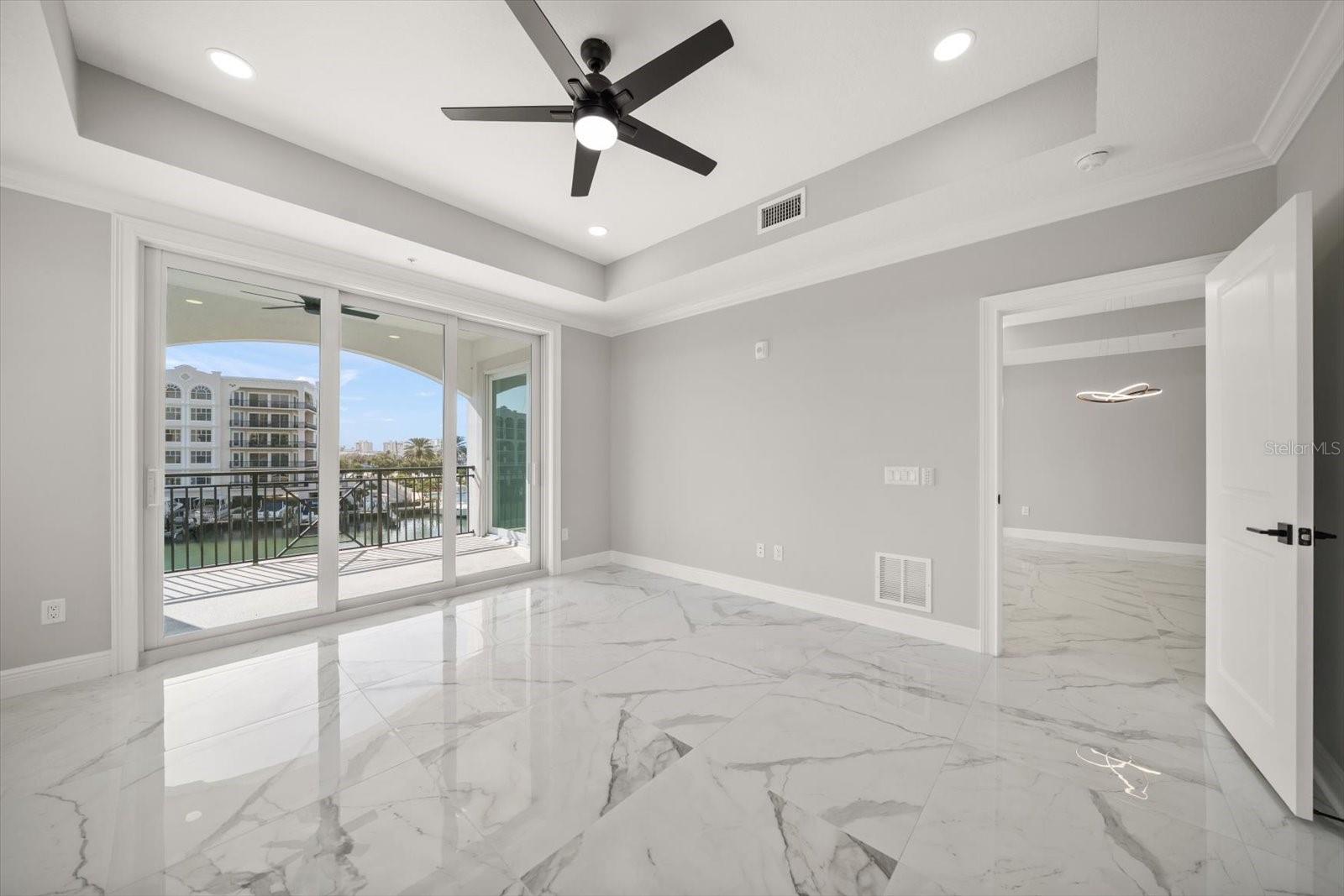 Image 16 of 48 For 211 Dolphin Point 301