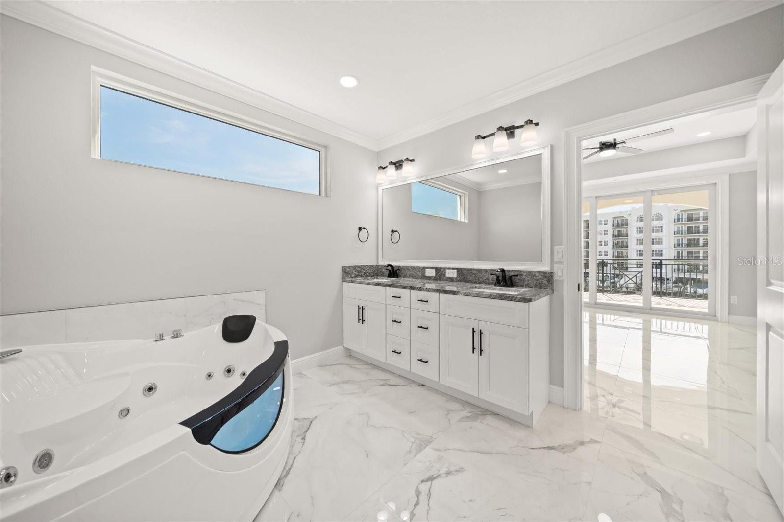 Image 19 of 48 For 211 Dolphin Point 301