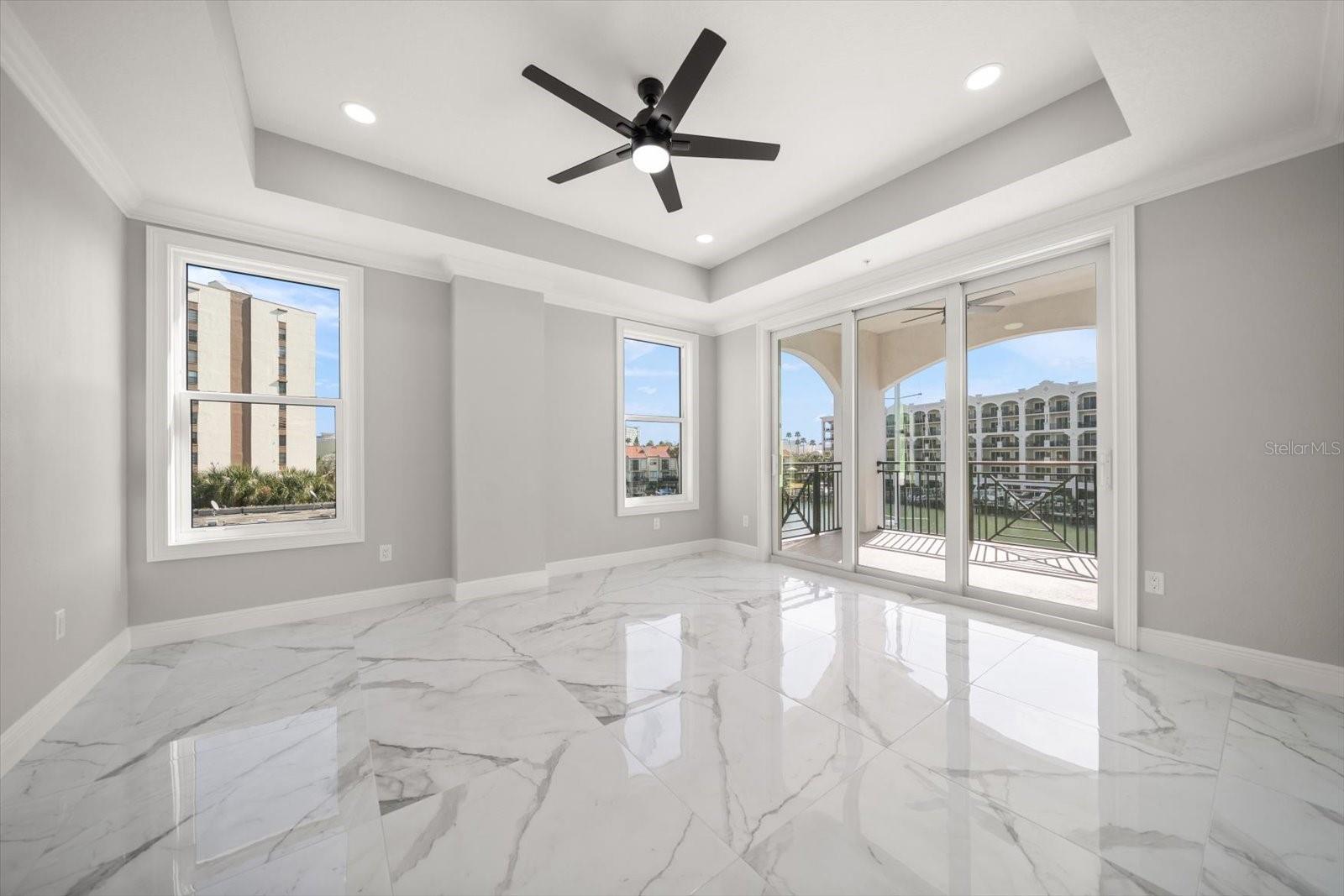 Image 8 of 48 For 211 Dolphin Point 301