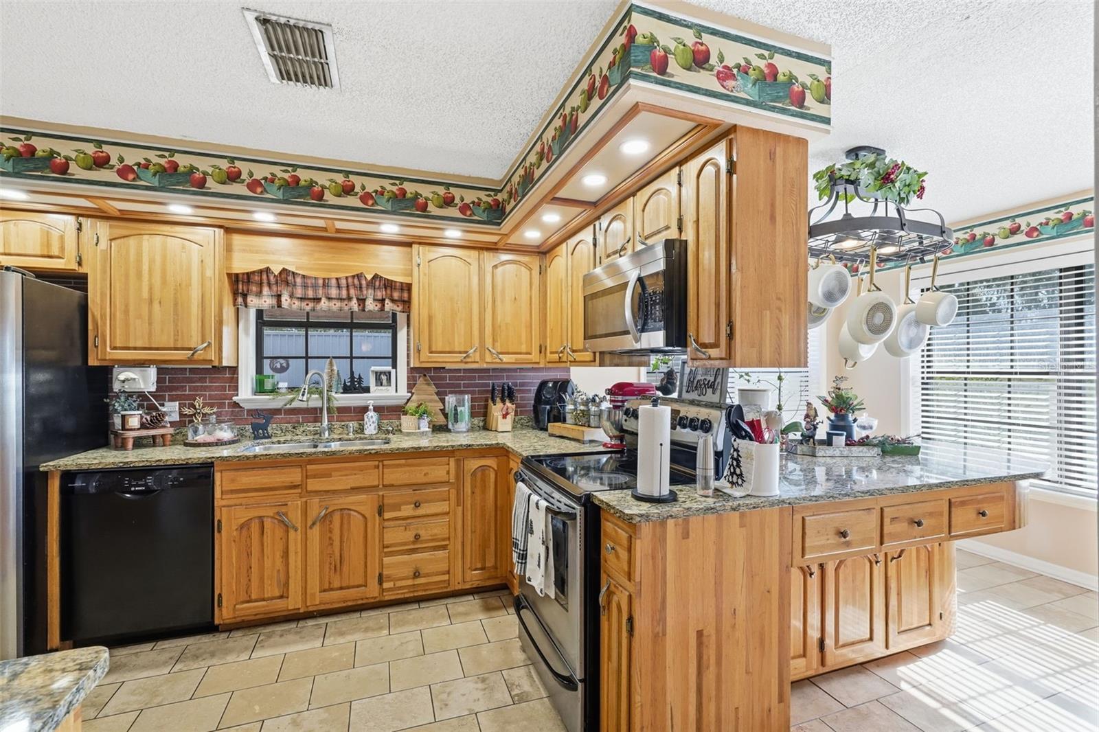 Image 15 of 70 For 2911 Walker Road