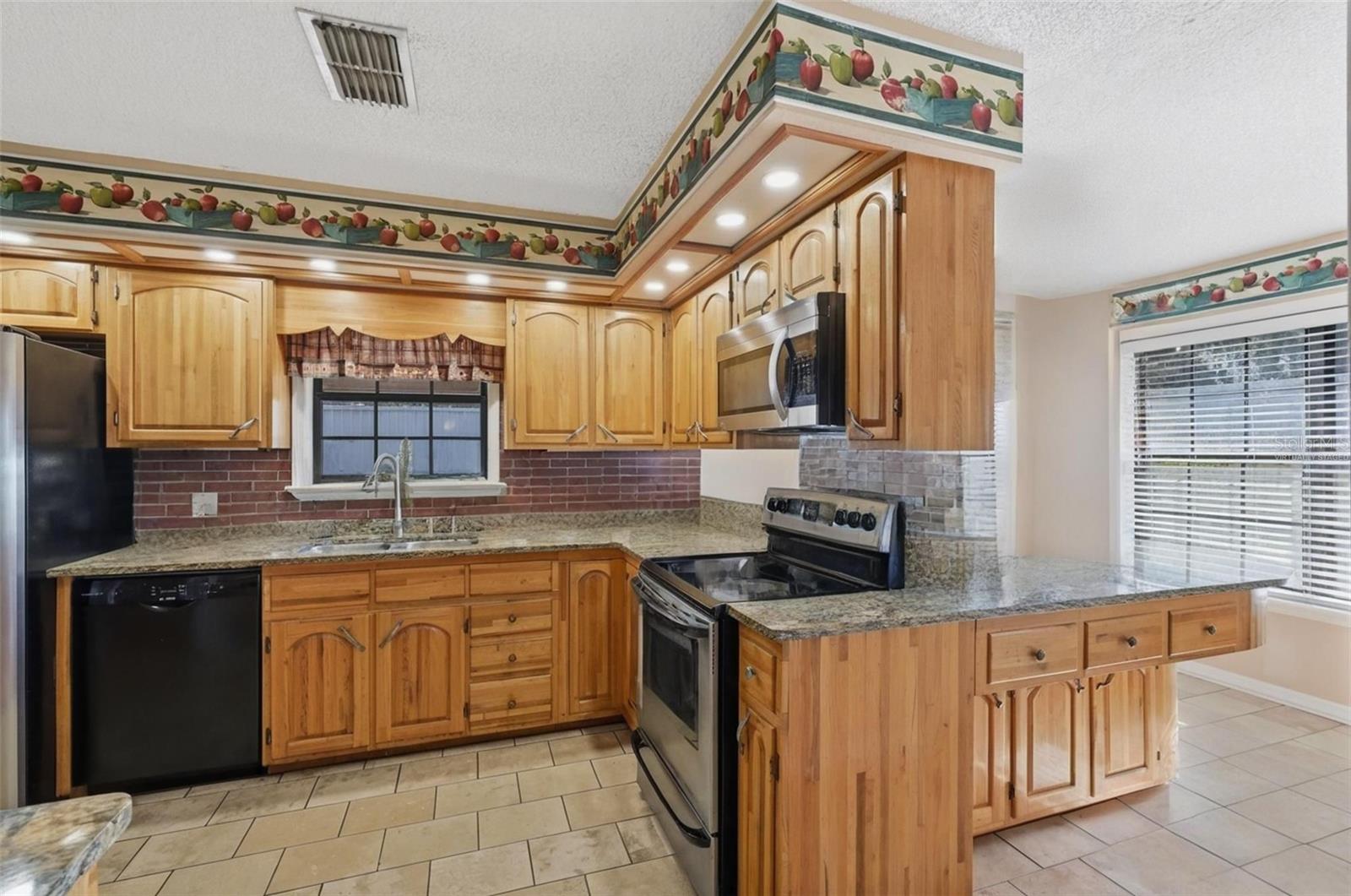 Image 16 of 70 For 2911 Walker Road