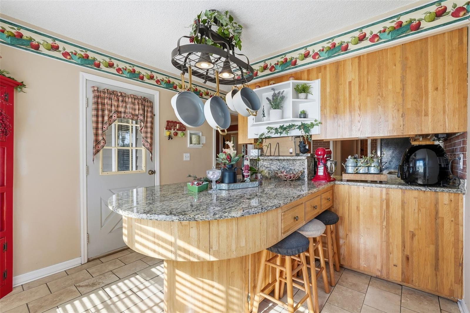 Image 17 of 70 For 2911 Walker Road