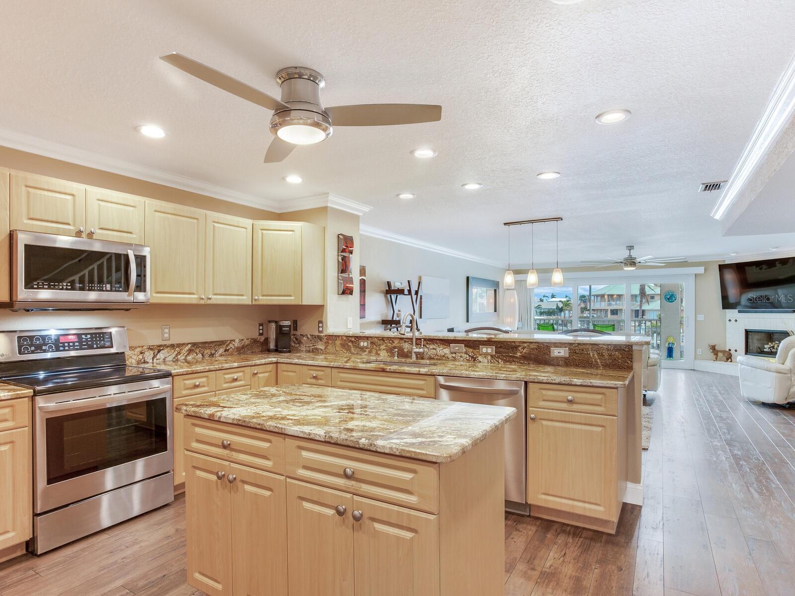 Image 18 of 87 For 521 Pinellas Bayway S 107