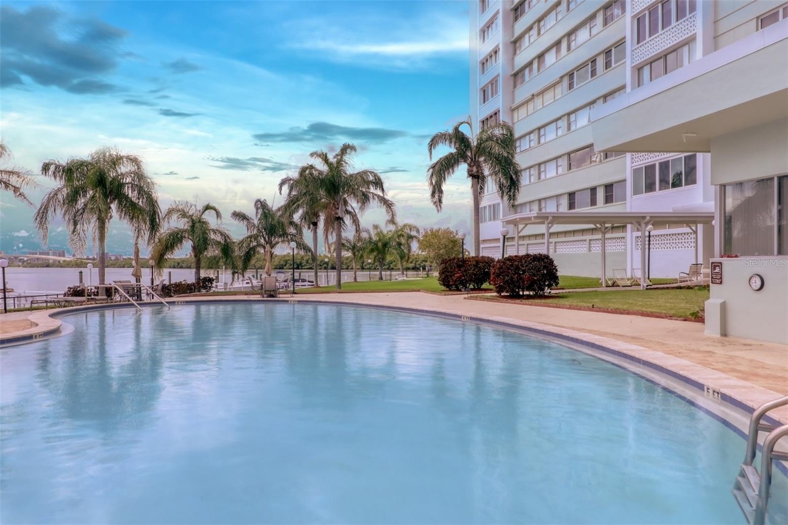 Image 10 of 34 For 31 Island Way 1205