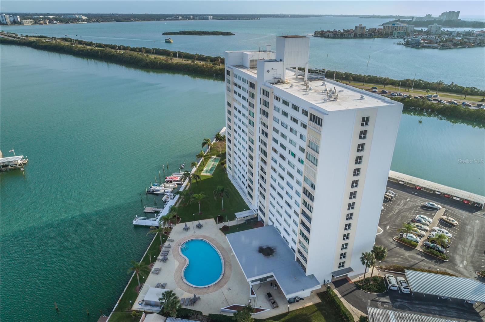 Image 11 of 34 For 31 Island Way 1205