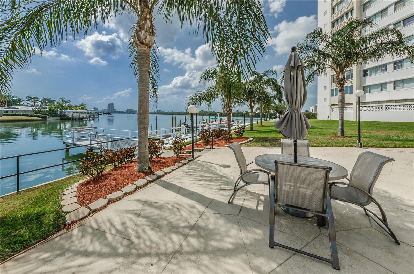 Image 13 of 34 For 31 Island Way 1205