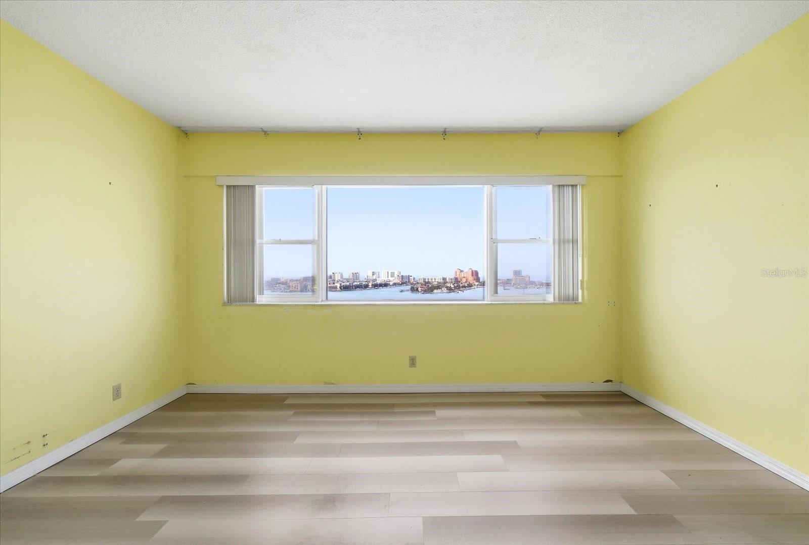 Image 23 of 34 For 31 Island Way 1205