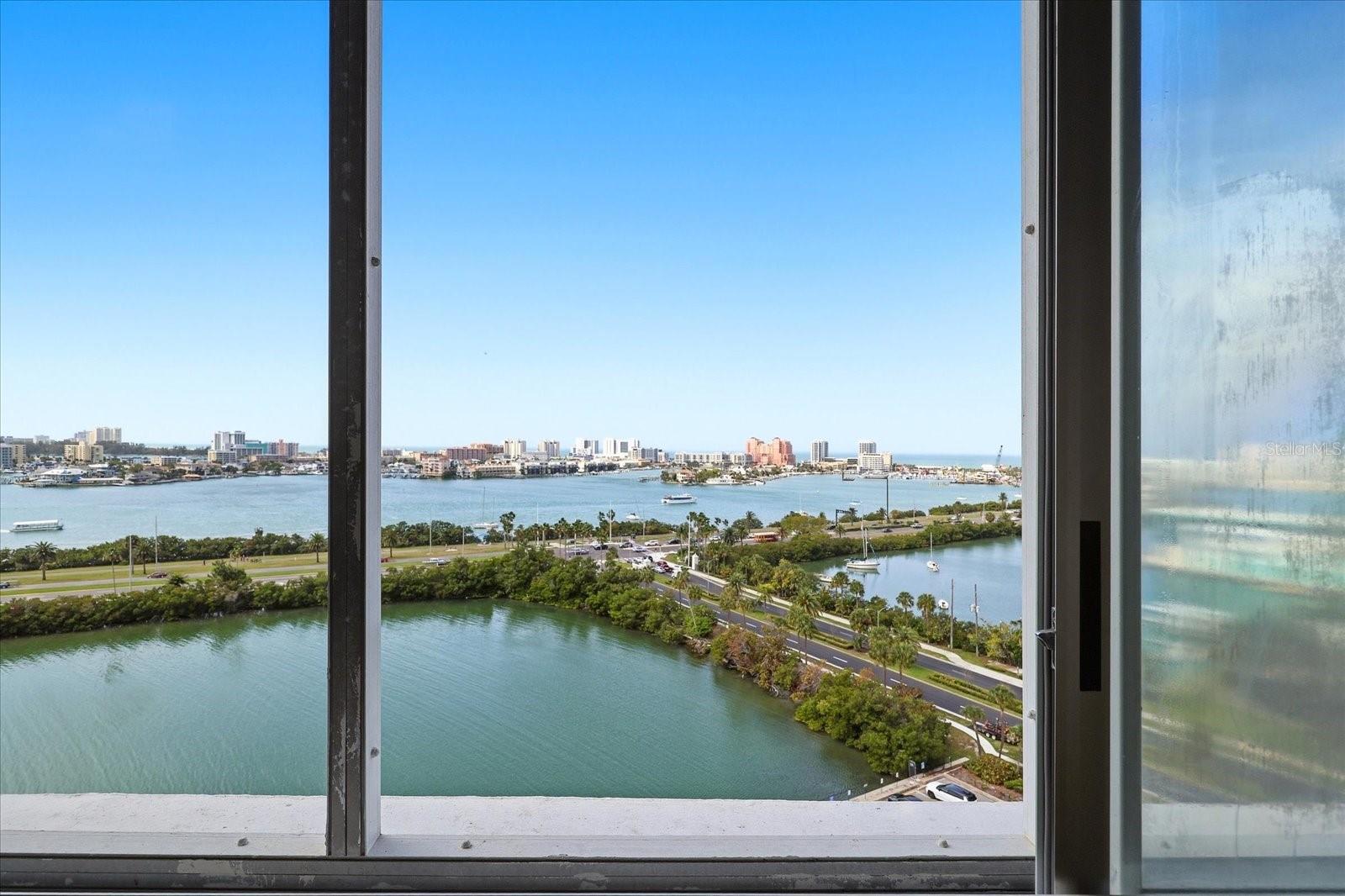 Image 24 of 34 For 31 Island Way 1205