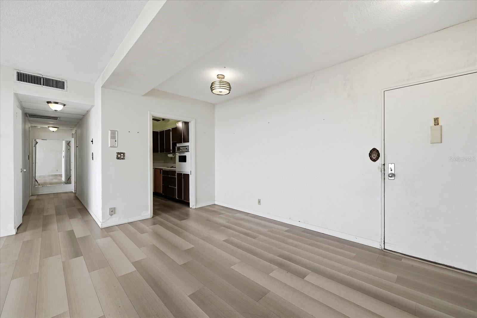 Image 26 of 34 For 31 Island Way 1205