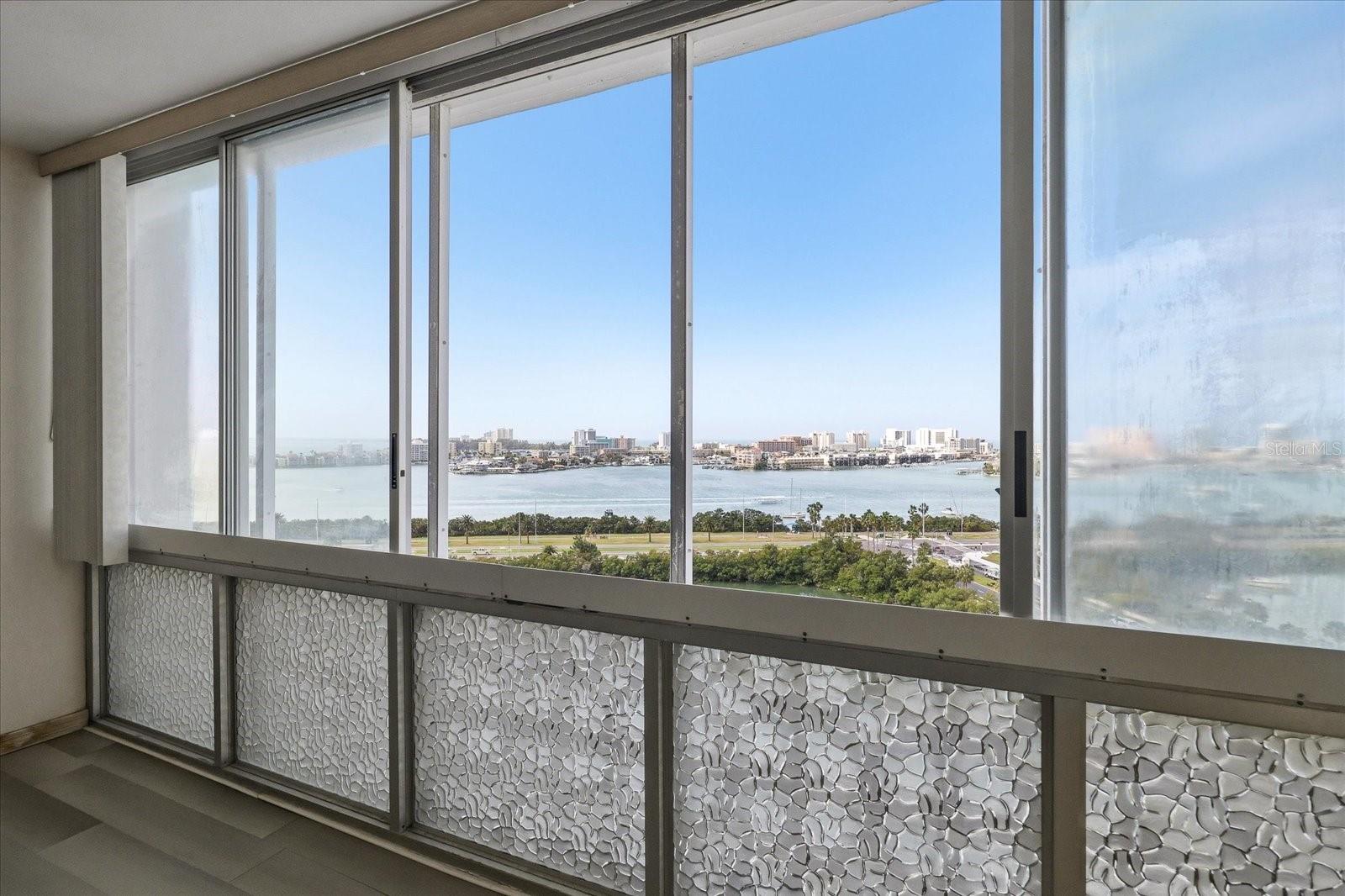 Image 4 of 34 For 31 Island Way 1205