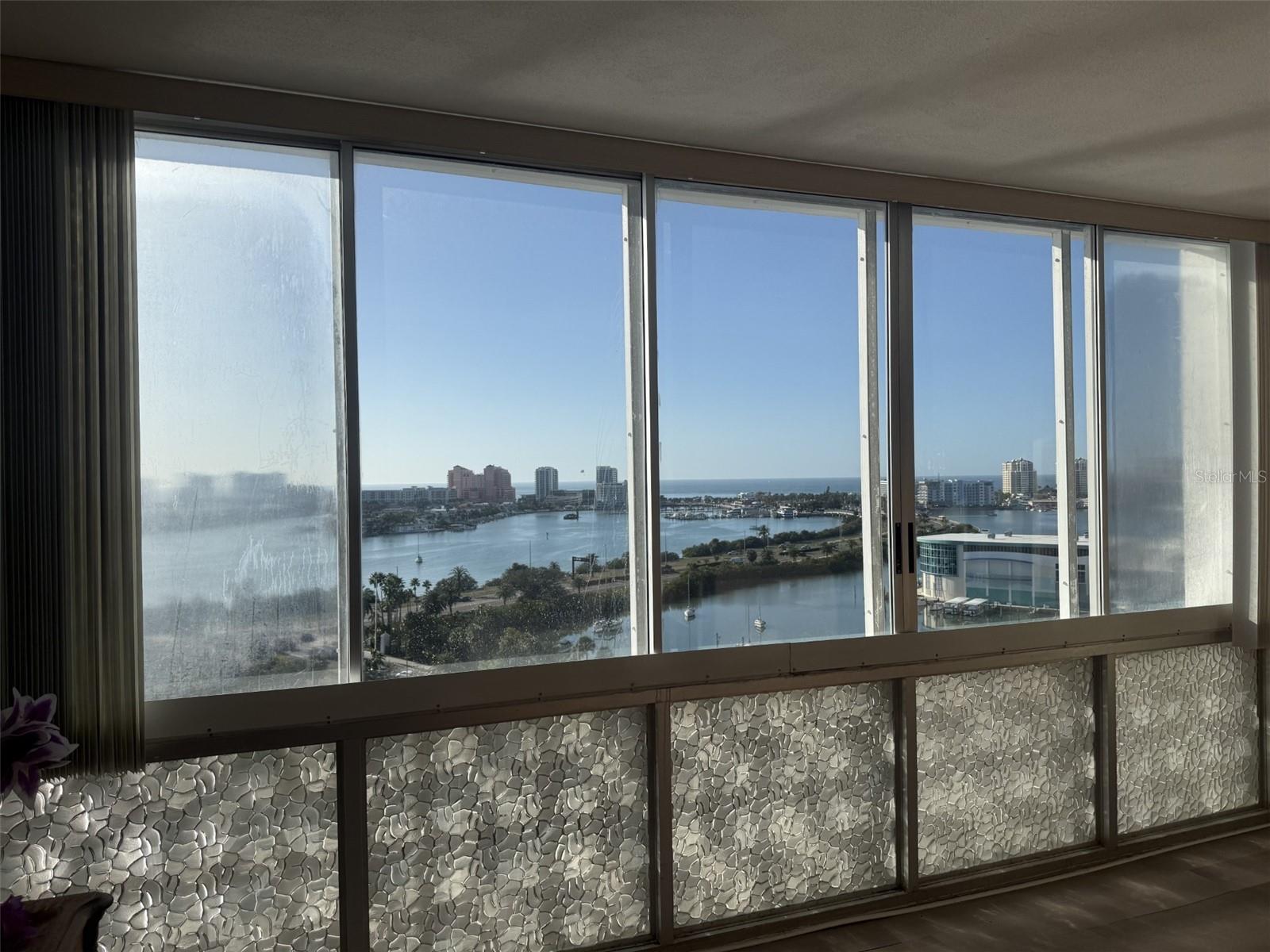 Image 5 of 34 For 31 Island Way 1205