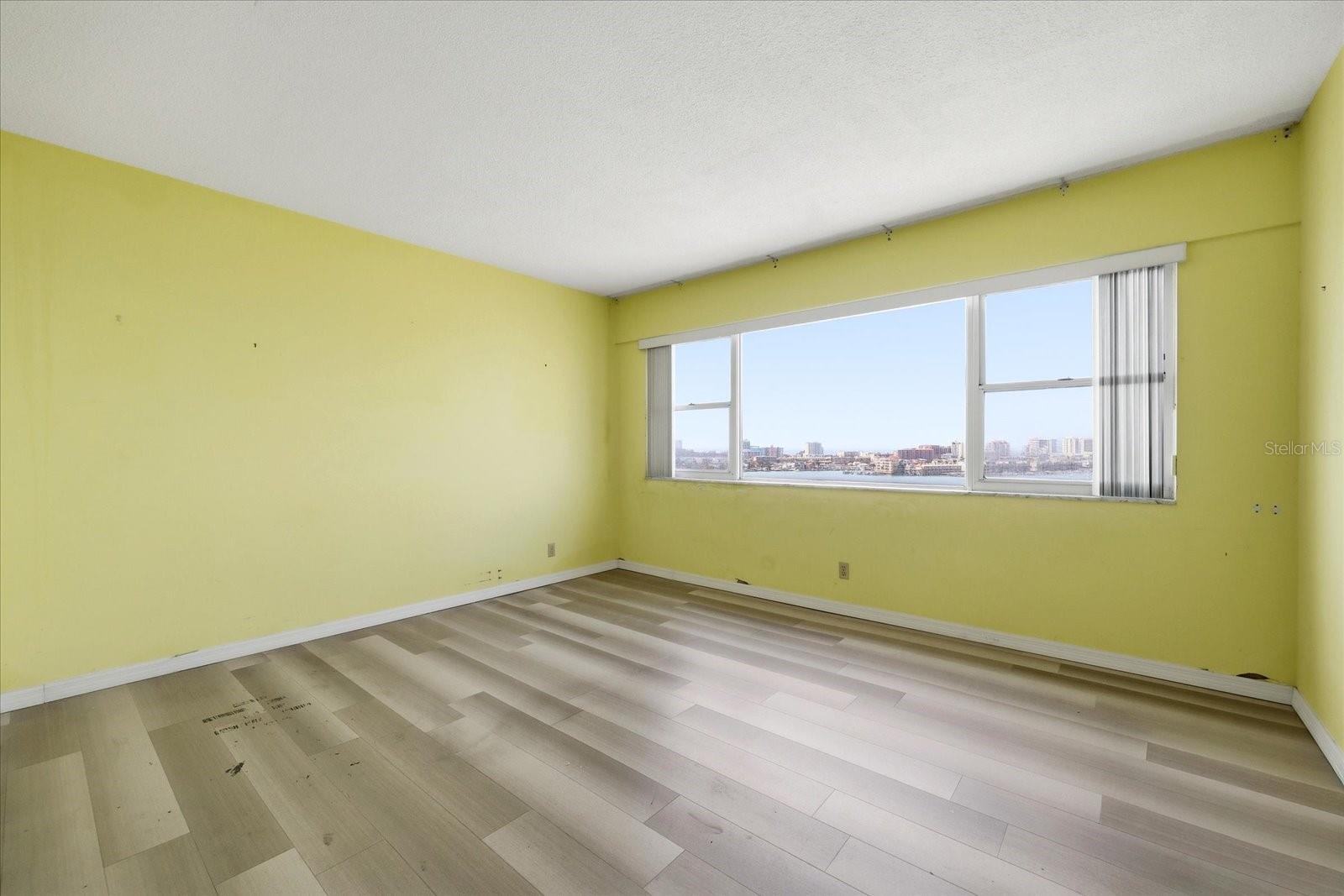 Image 8 of 34 For 31 Island Way 1205