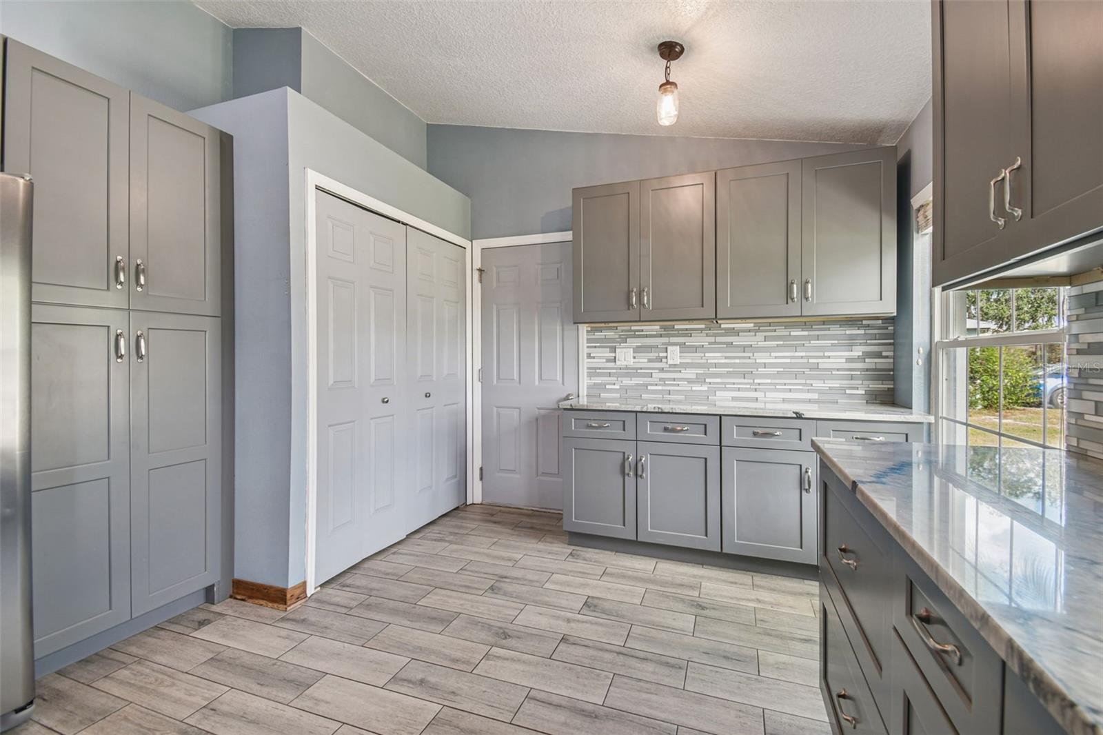 Image 5 of 87 For 12030 Colonial Estates Lane