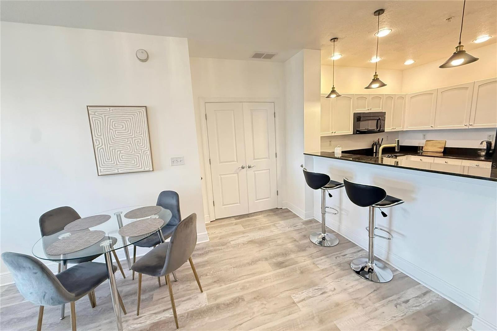 Image 11 of 51 For 628 Cleveland Street 1310