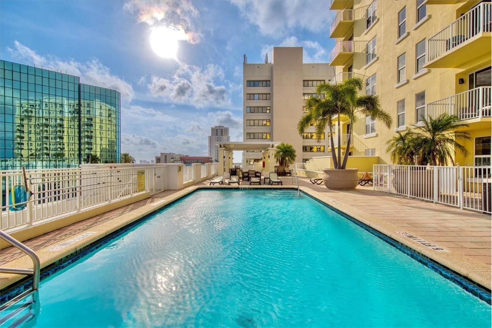 Image 28 of 51 For 628 Cleveland Street 1310