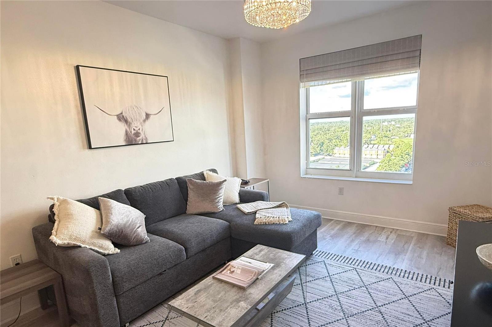 Image 9 of 51 For 628 Cleveland Street 1310