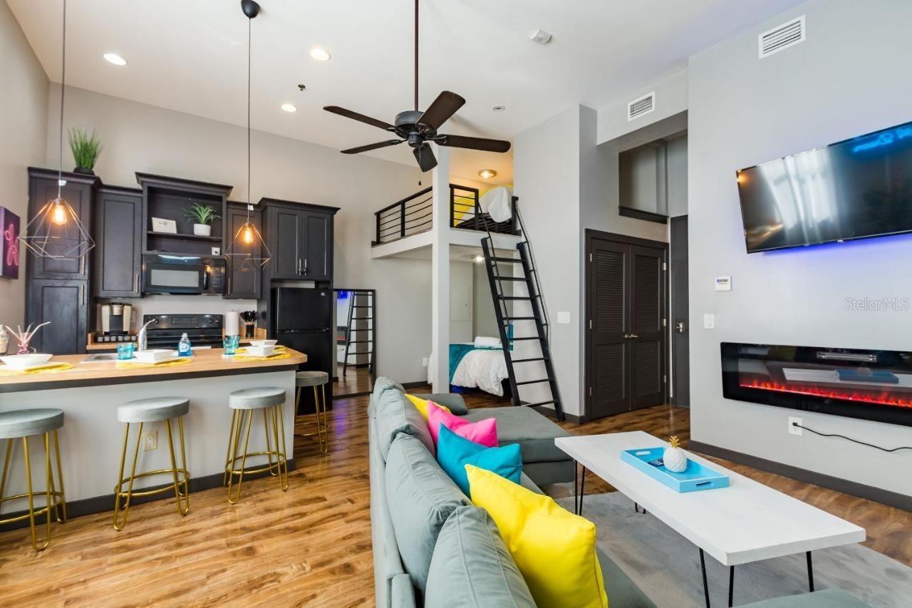 Image 13 of 16 For 2004 Howard Avenue 205