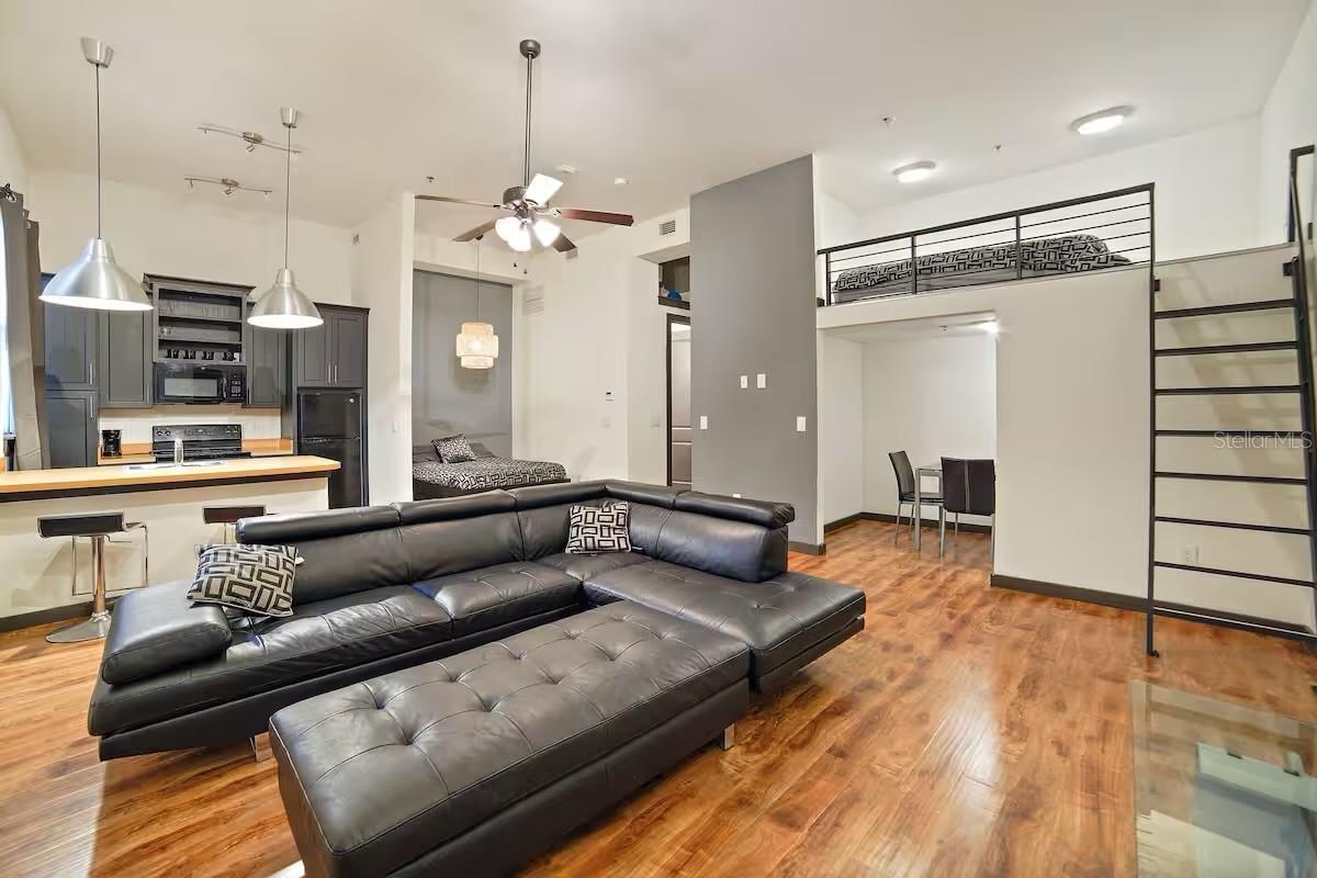 Image 14 of 16 For 2004 Howard Avenue 205