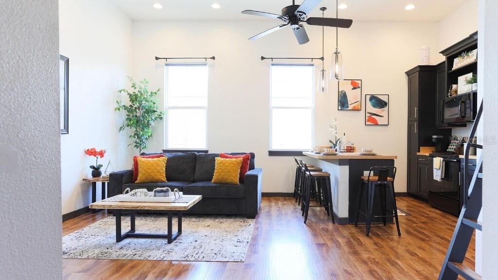 Image 5 of 16 For 2004 Howard Avenue 205