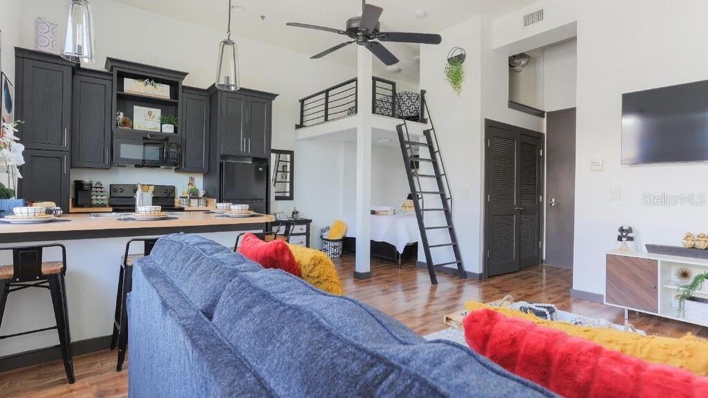 Image 9 of 16 For 2004 Howard Avenue 205