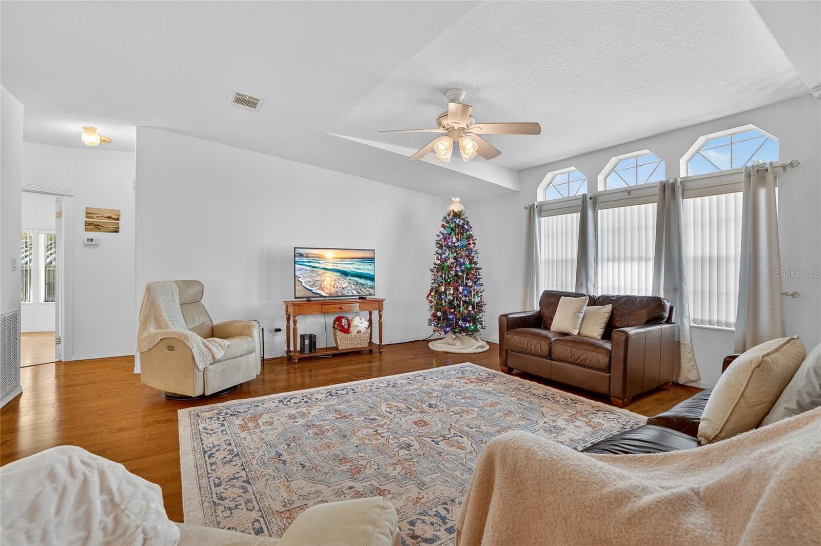 Image 10 of 32 For 917 50th Avenue Terrace W