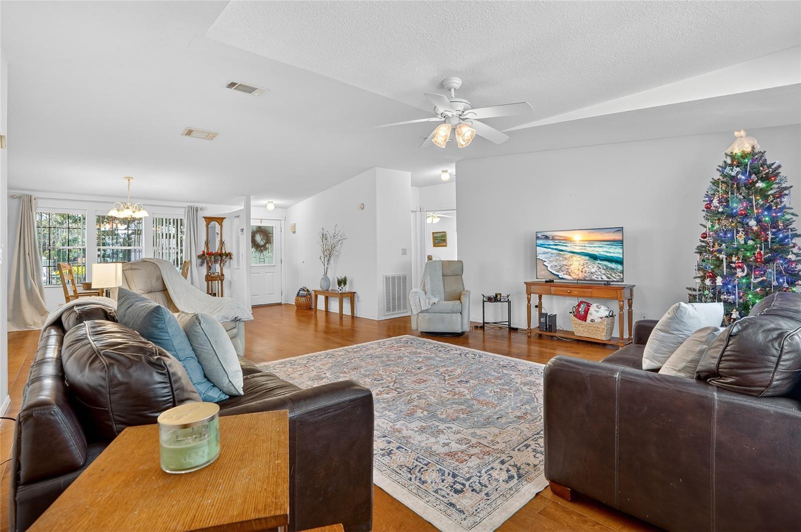 Image 11 of 32 For 917 50th Avenue Terrace W