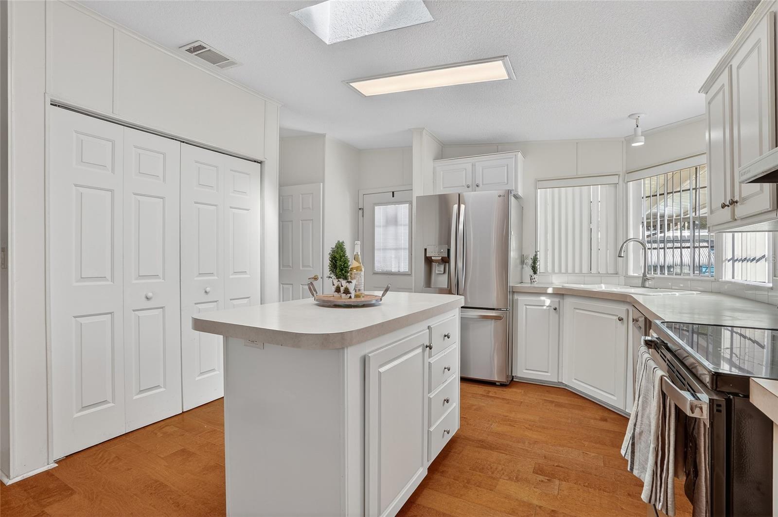 Image 14 of 32 For 917 50th Avenue Terrace W