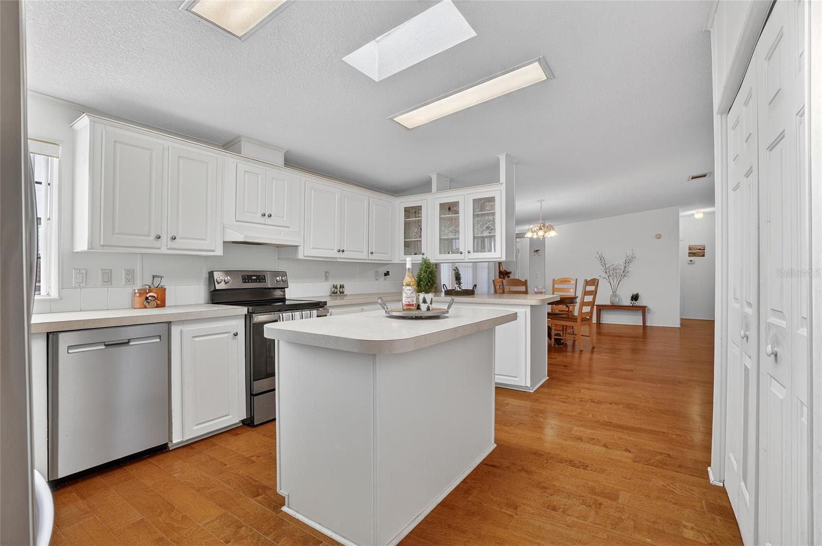 Image 15 of 32 For 917 50th Avenue Terrace W