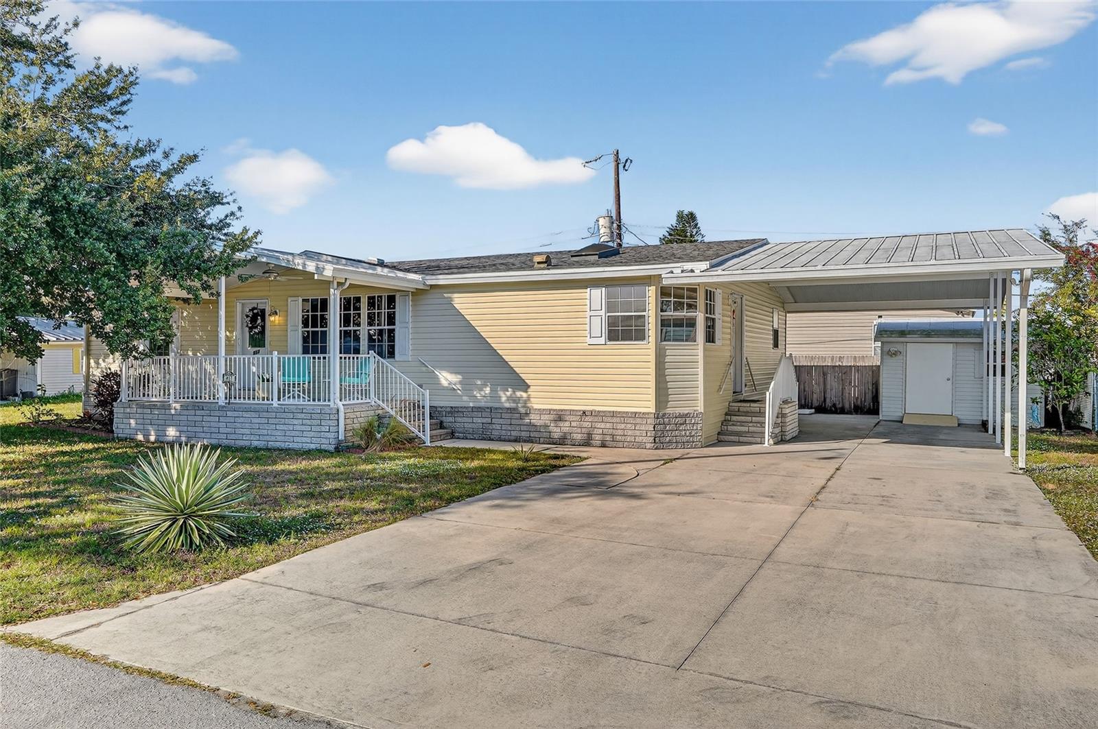 Image 2 of 32 For 917 50th Avenue Terrace W