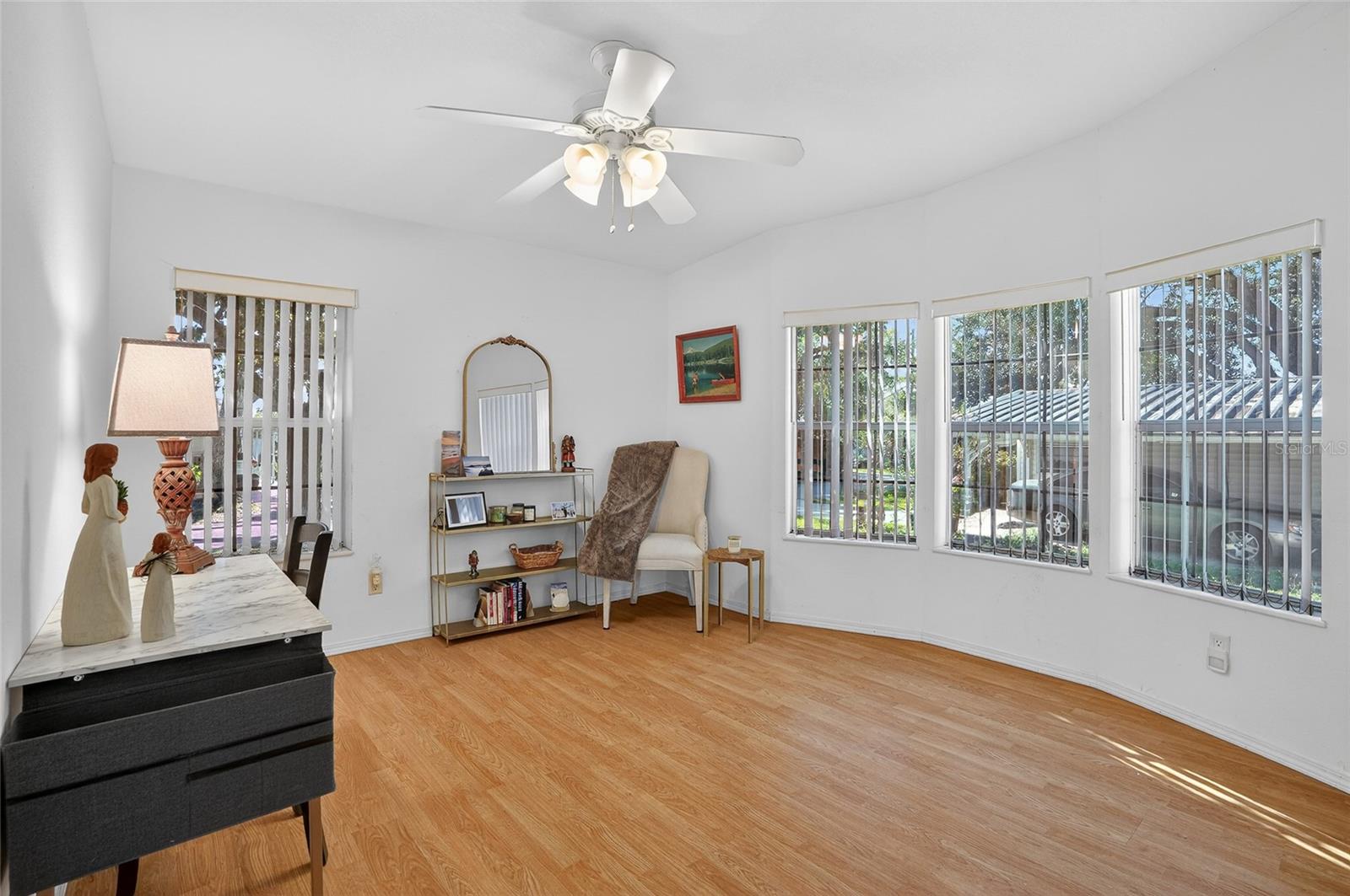 Image 21 of 32 For 917 50th Avenue Terrace W