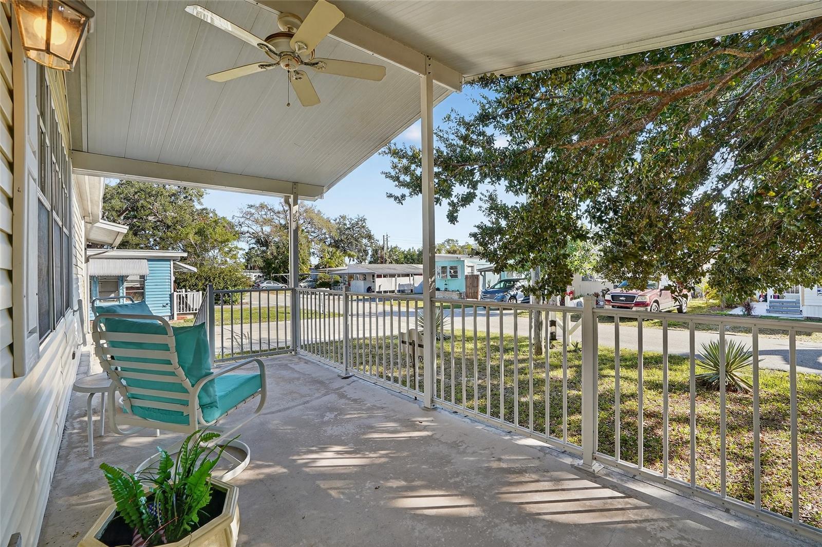 Image 6 of 32 For 917 50th Avenue Terrace W