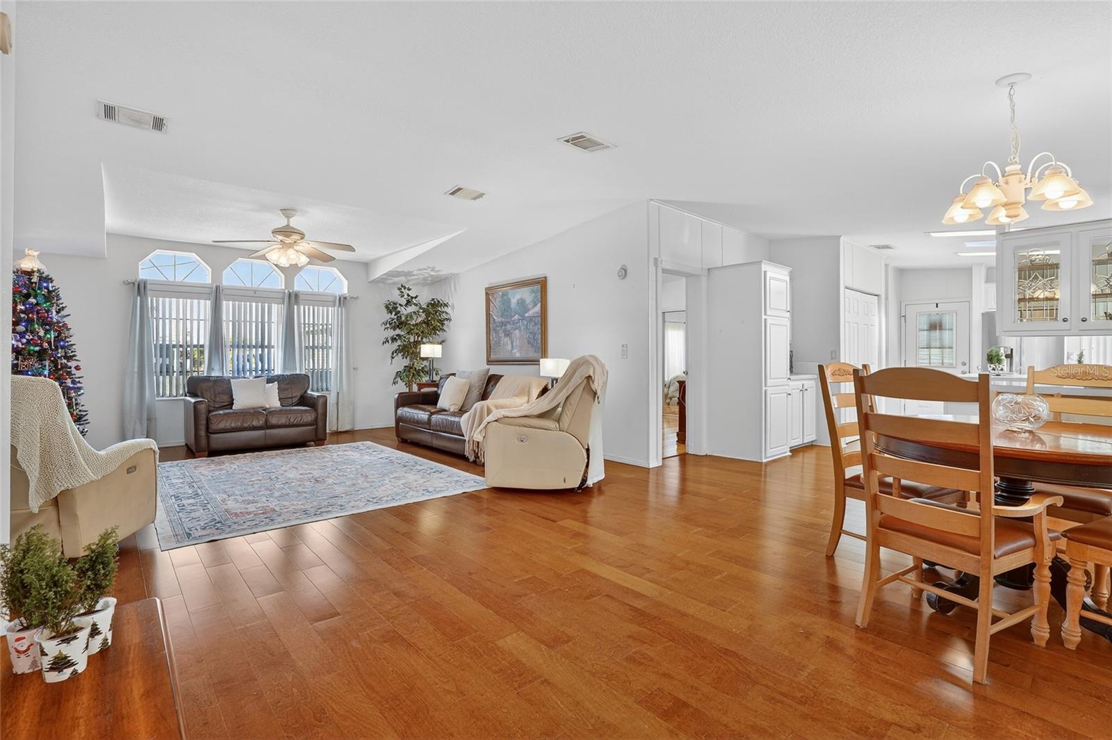 Image 8 of 32 For 917 50th Avenue Terrace W