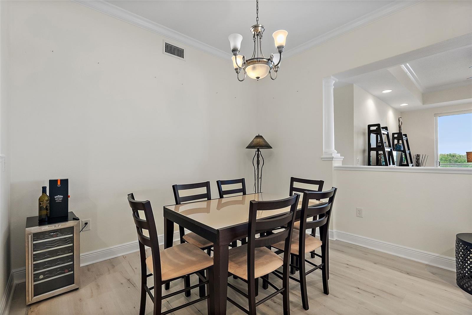 Image 13 of 48 For 43 Bayview Court S #a