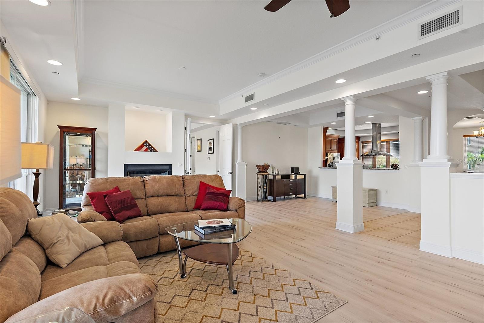 Image 15 of 48 For 43 Bayview Court S #a