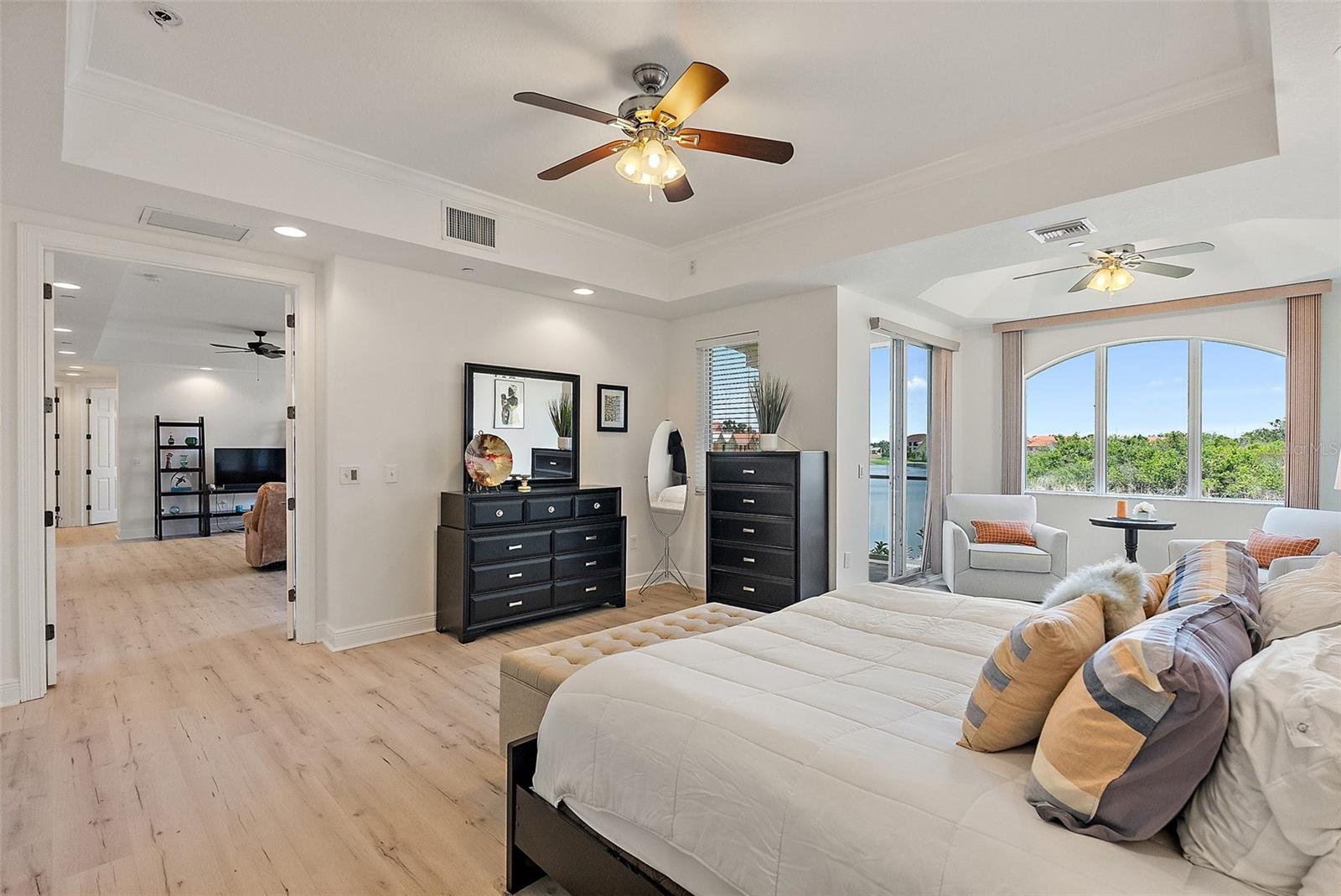 Image 19 of 48 For 43 Bayview Court S #a