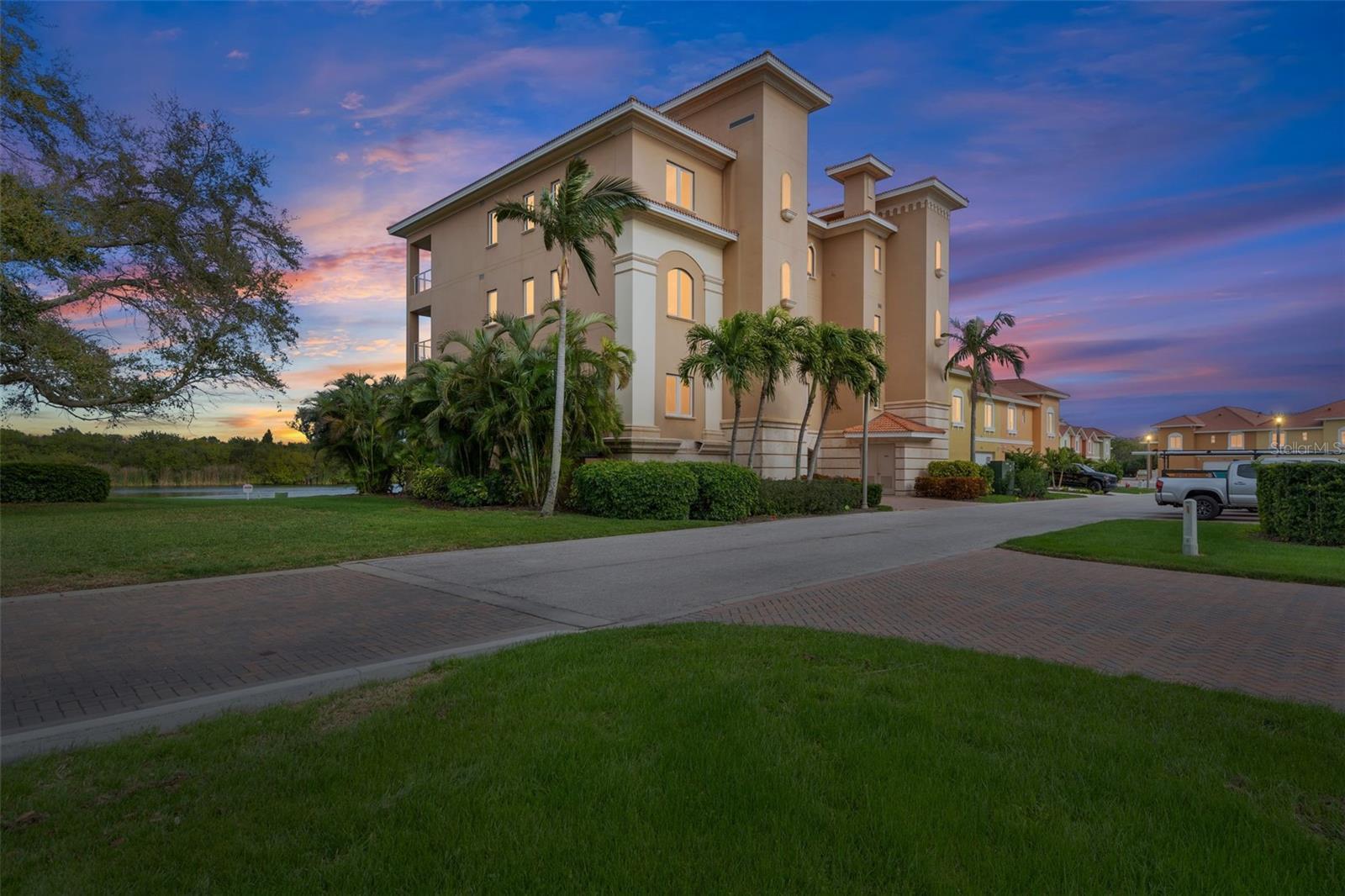 Image 2 of 48 For 43 Bayview Court S #a