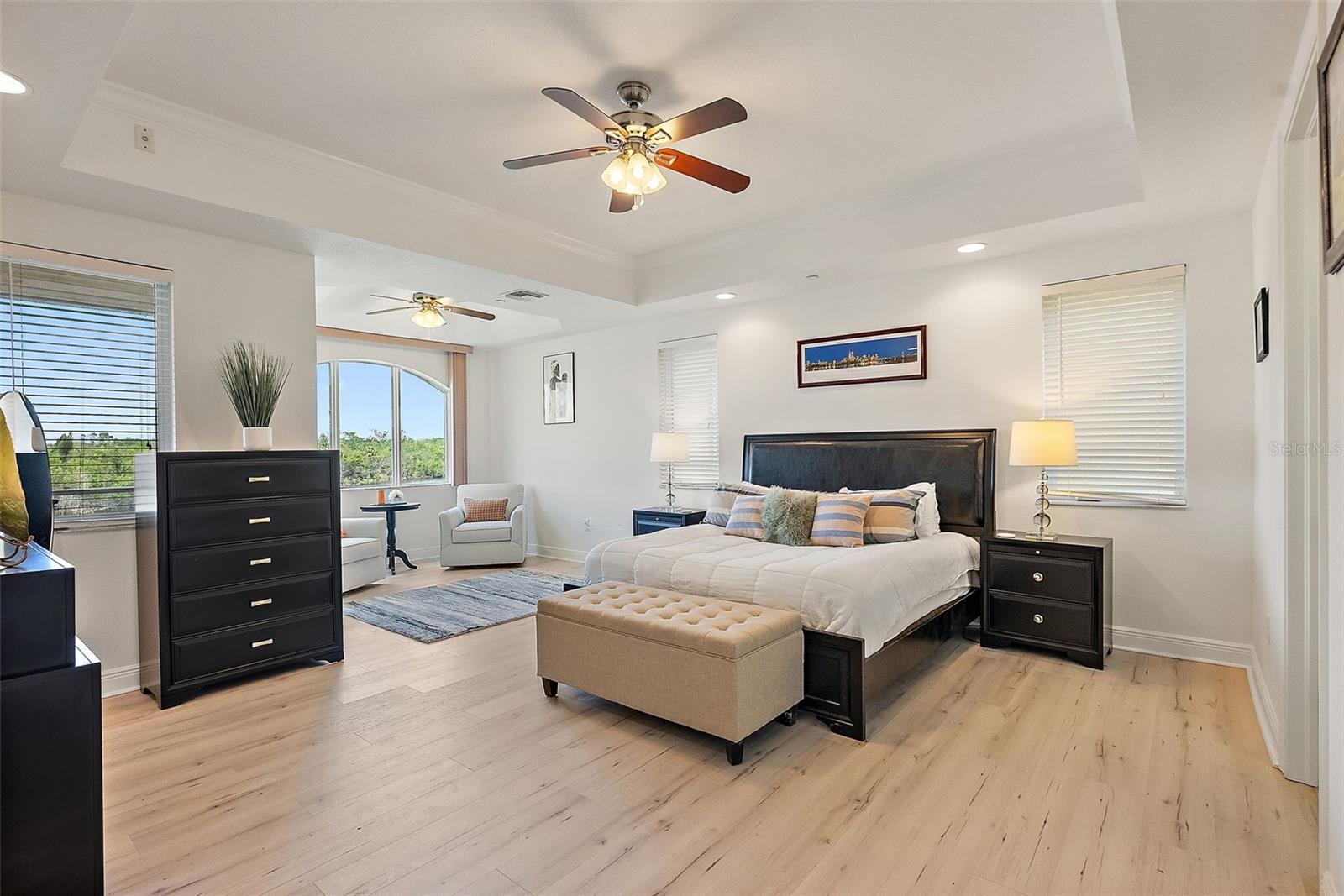 Image 21 of 48 For 43 Bayview Court S #a