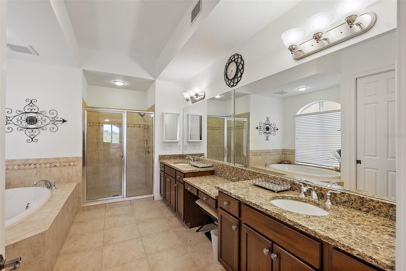 Image 24 of 48 For 43 Bayview Court S #a