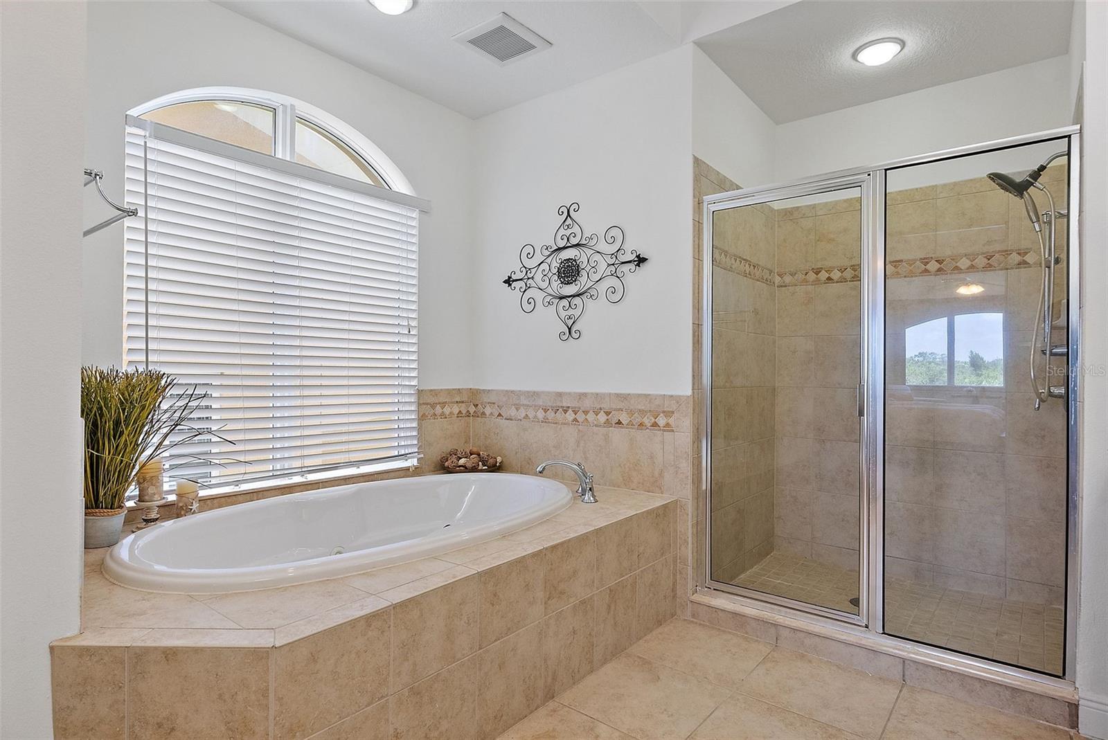 Image 25 of 48 For 43 Bayview Court S #a