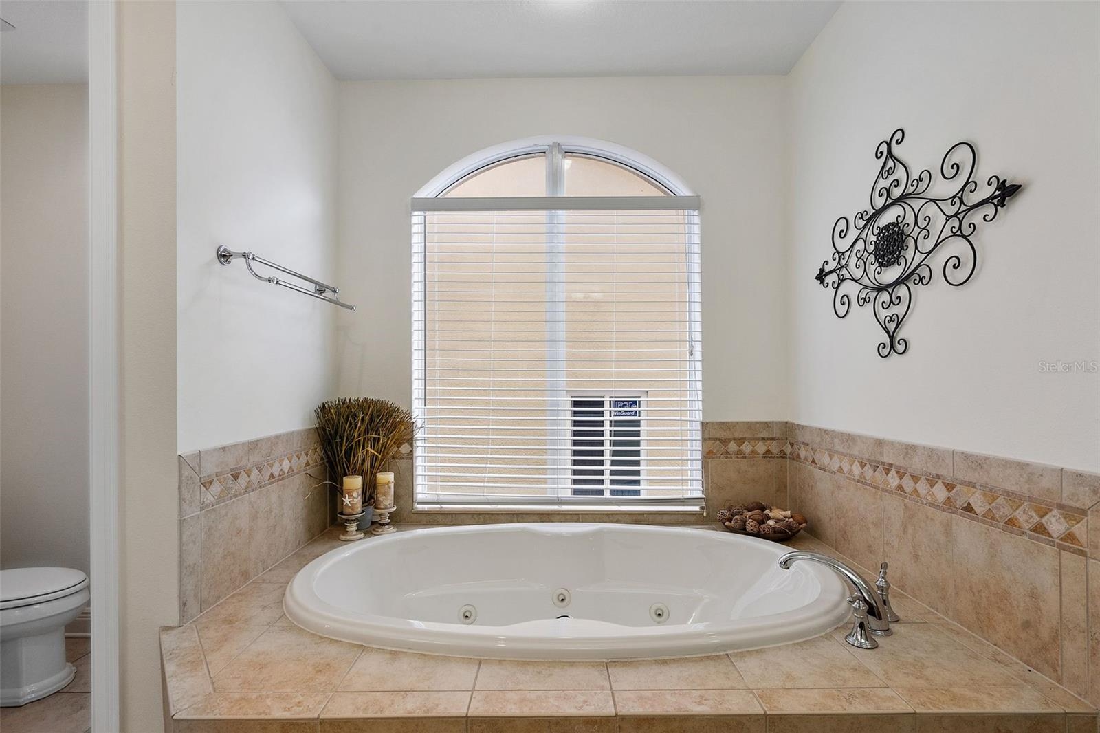 Image 26 of 48 For 43 Bayview Court S #a