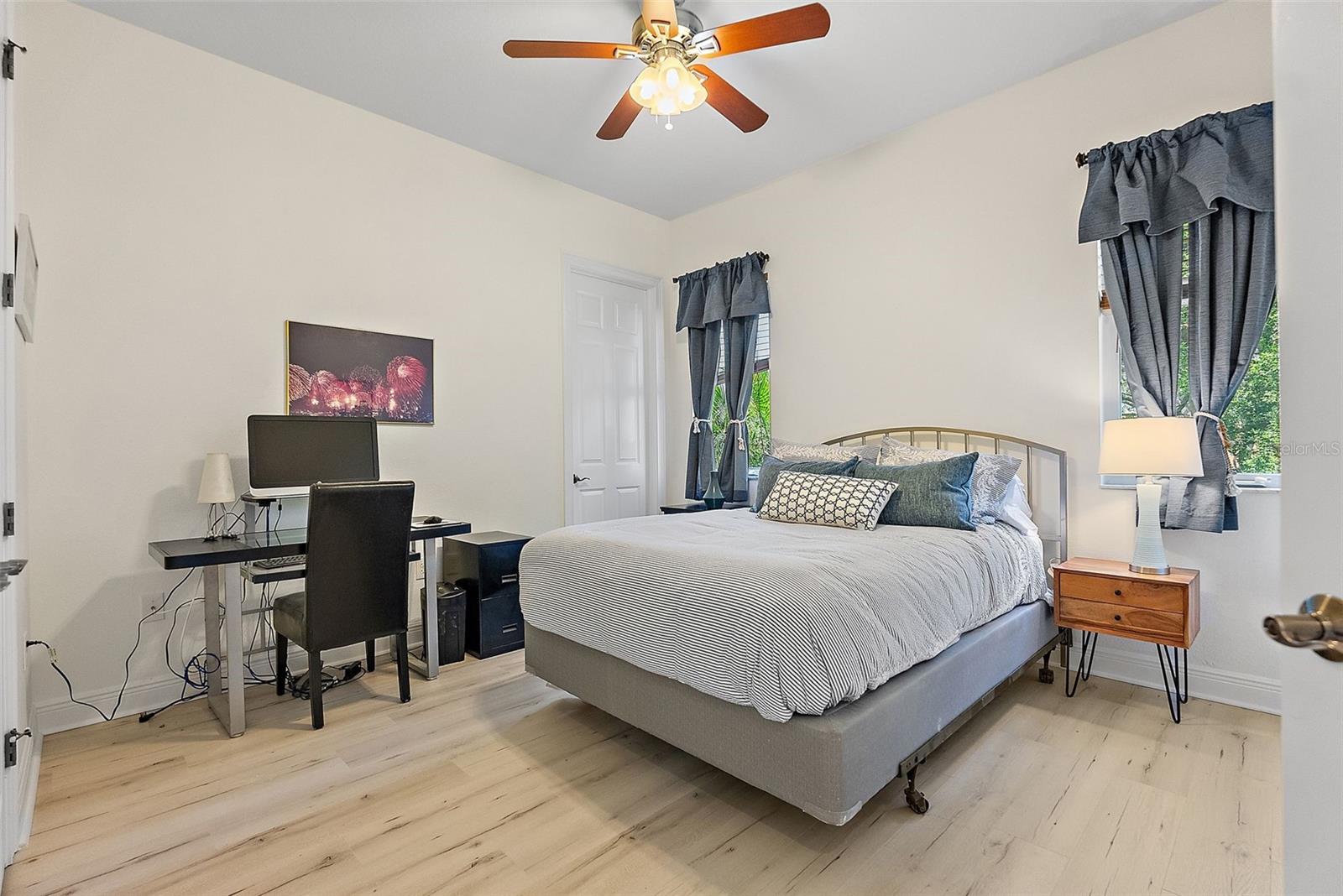 Image 32 of 48 For 43 Bayview Court S #a