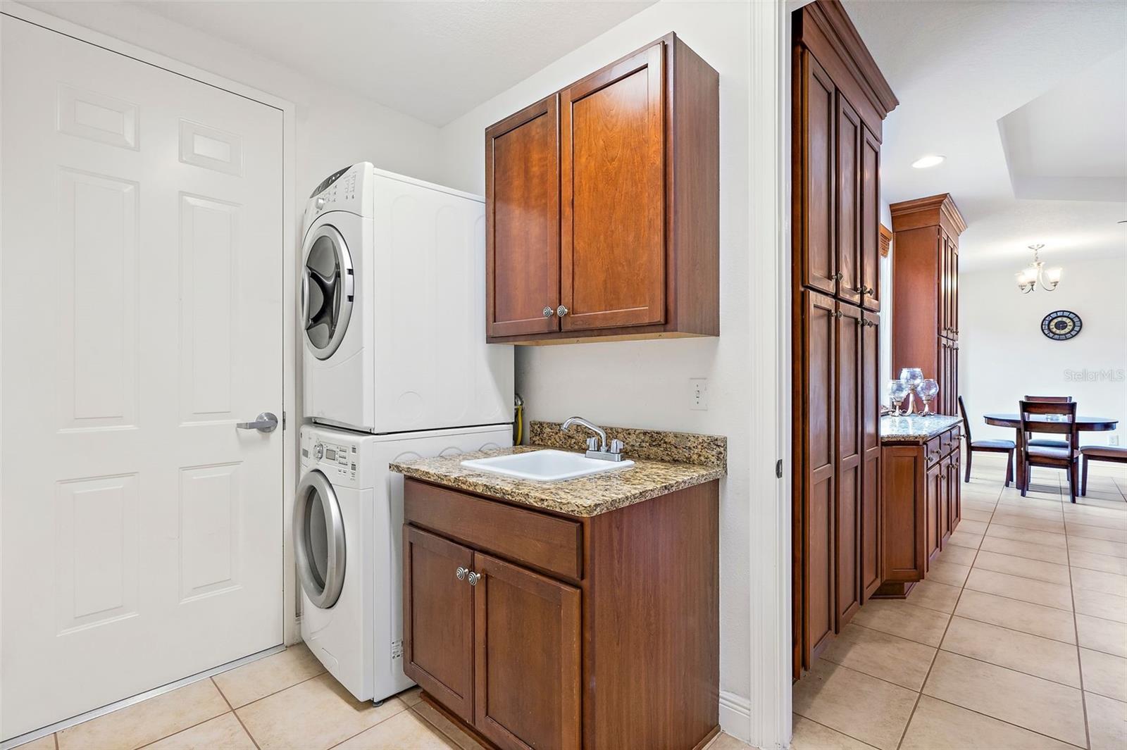 Image 35 of 48 For 43 Bayview Court S #a