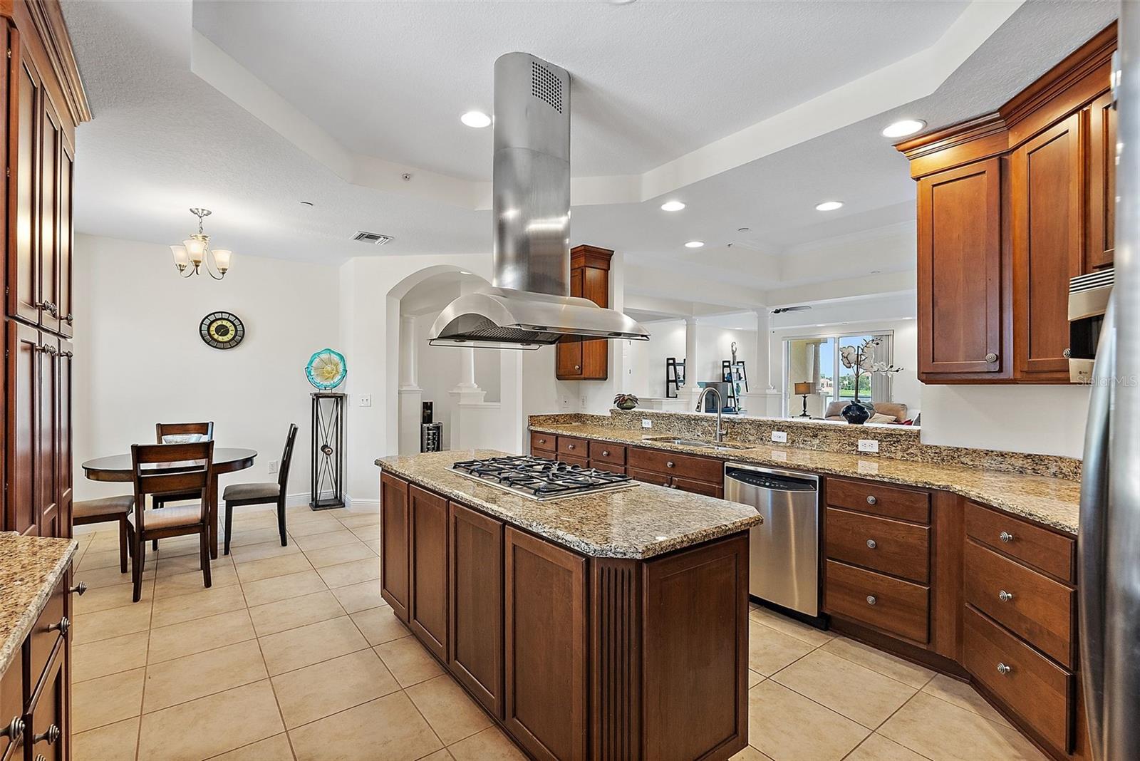 Image 6 of 48 For 43 Bayview Court S #a