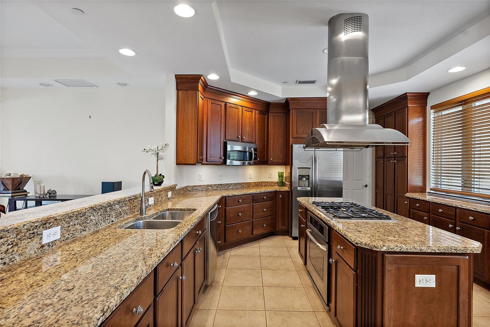 Image 8 of 48 For 43 Bayview Court S #a