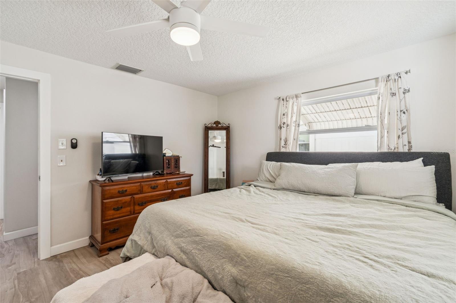 Image 11 of 31 For 712 Lemonwood Dr